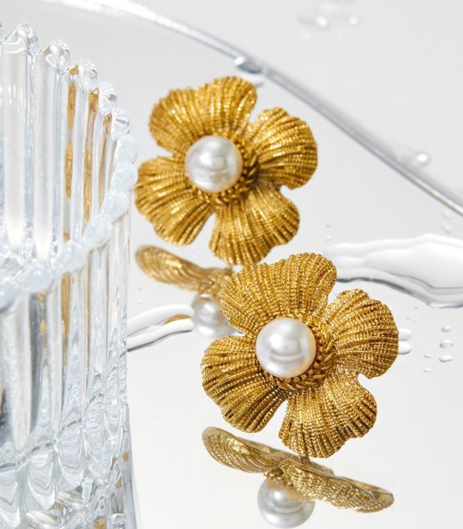 Aretes gold pearl flower