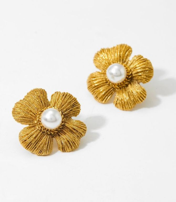 Aretes gold pearl flower