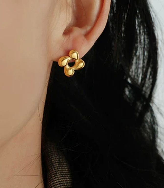 Aretes rotating flower