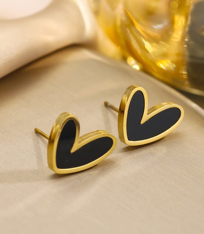 Aretes de corazón negro