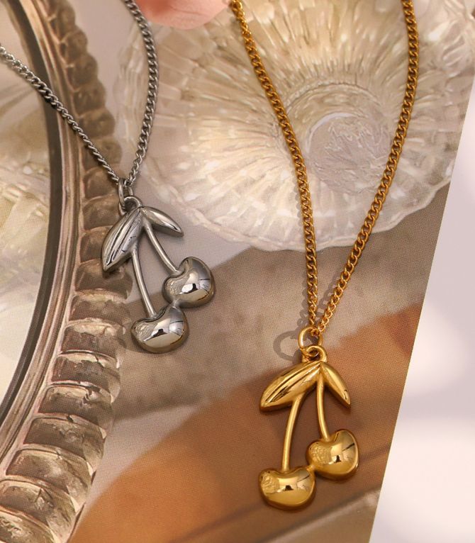 Collar silver cherry