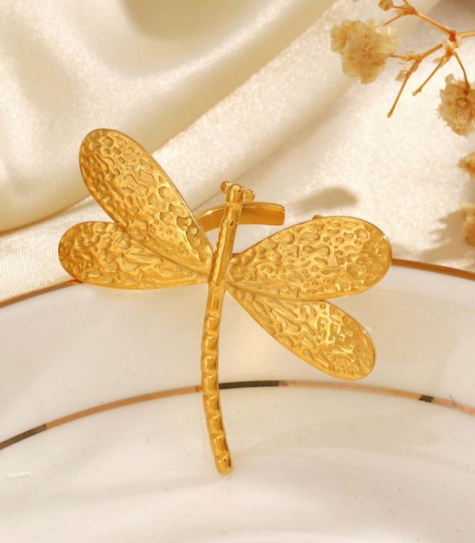Anillo dorado libélula