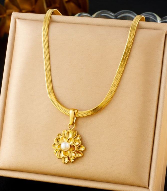 Collar flor con perla