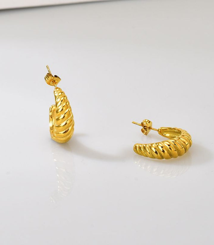Aretes Geometric Croissant 18k