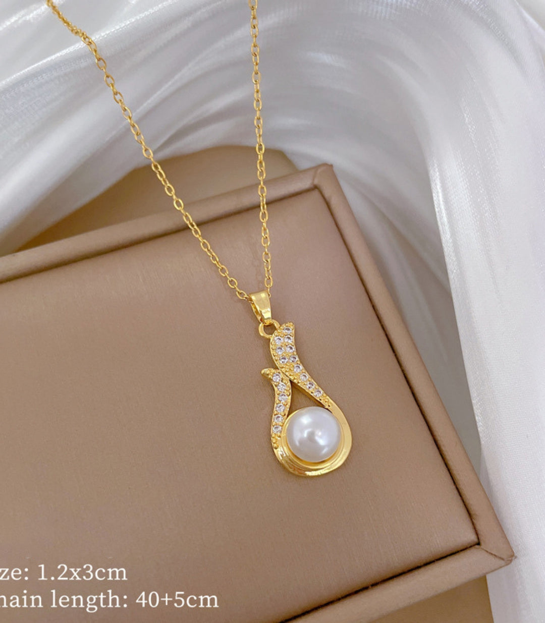 Collar diamond pearl