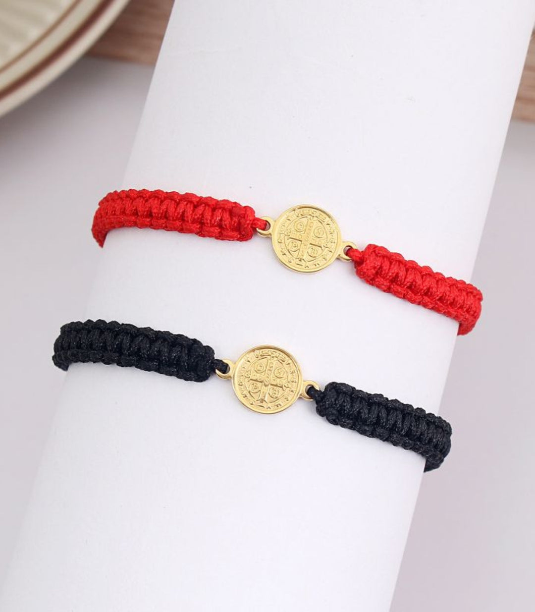 Brazalete rojo tejido san benito