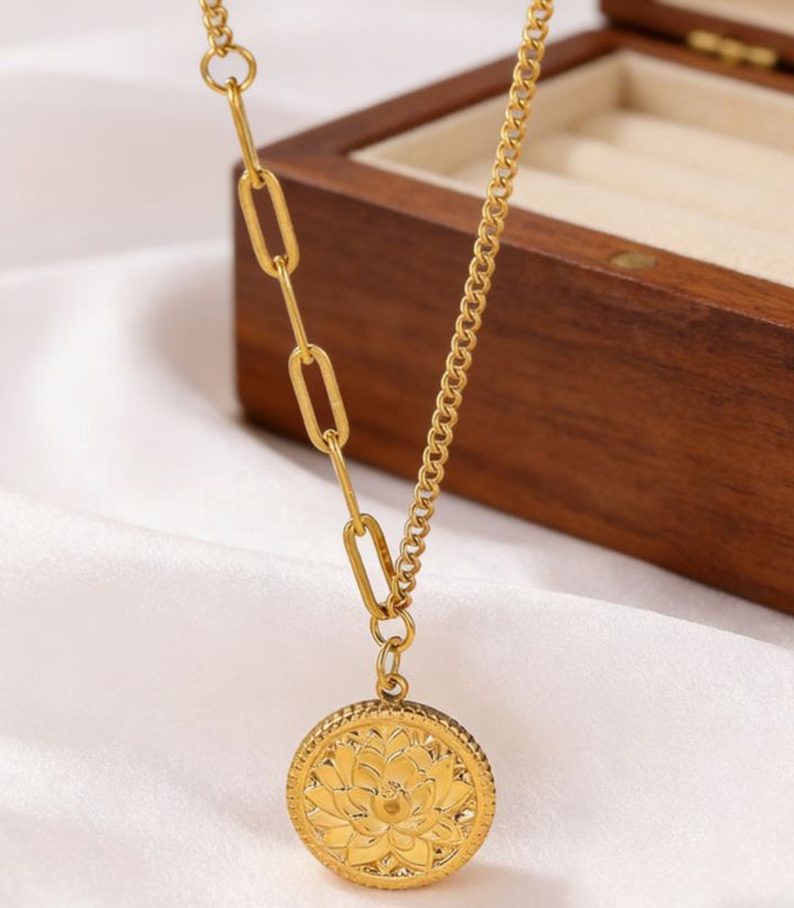 Collar Lotus