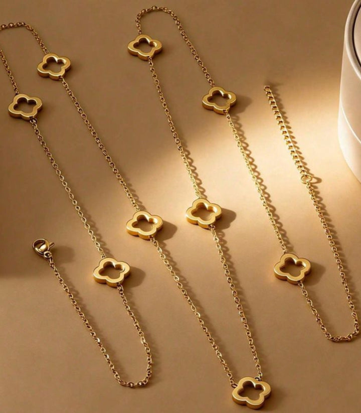 Collar Clover Charm