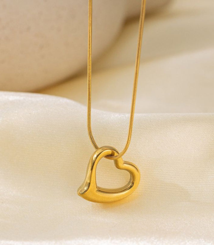 Collar Hollow Heart
