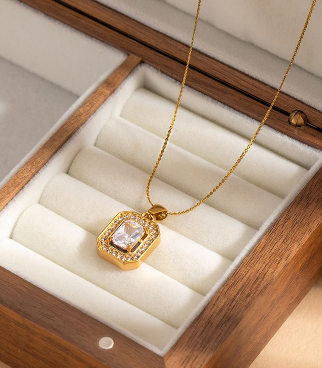 Collar Cuadro con Zirconias
