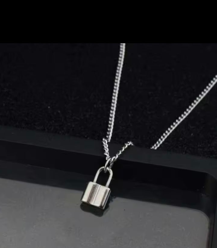 Collar plata candado