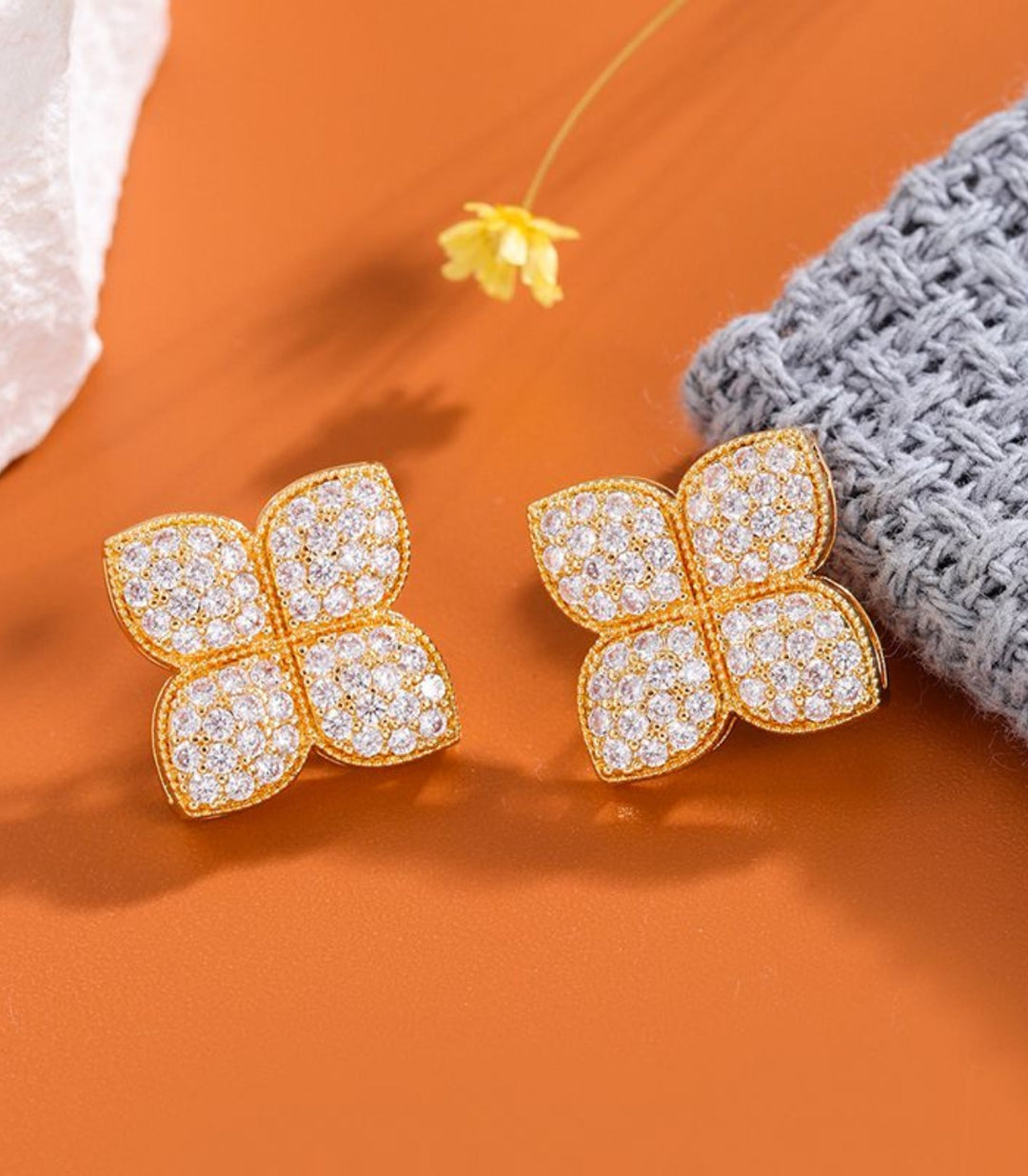 Aretes Clover Dorados Zirconias