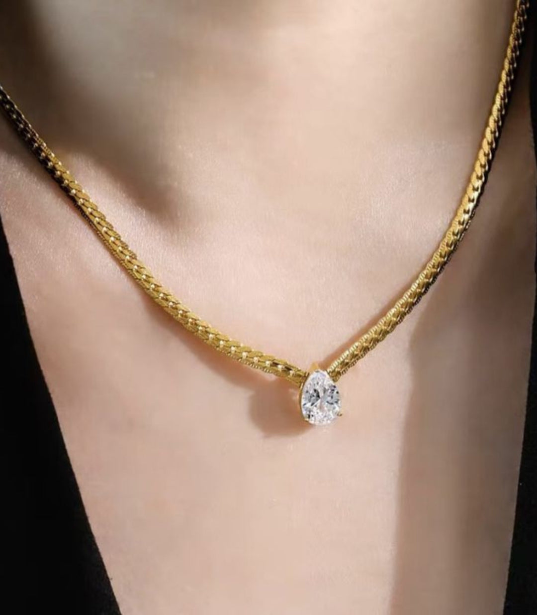 Collar diamond teardrop