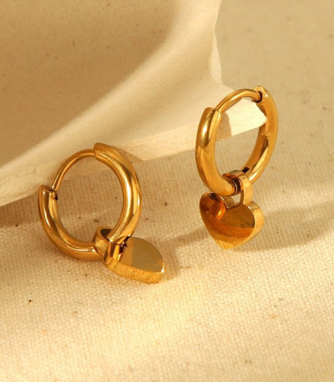 Aretes heart shaped