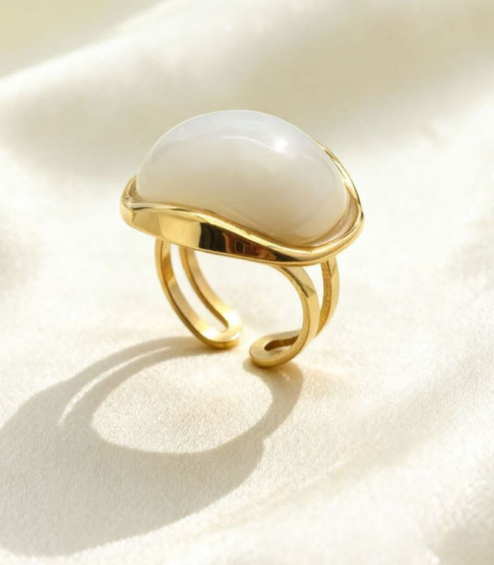 Anillo White Oval Resin