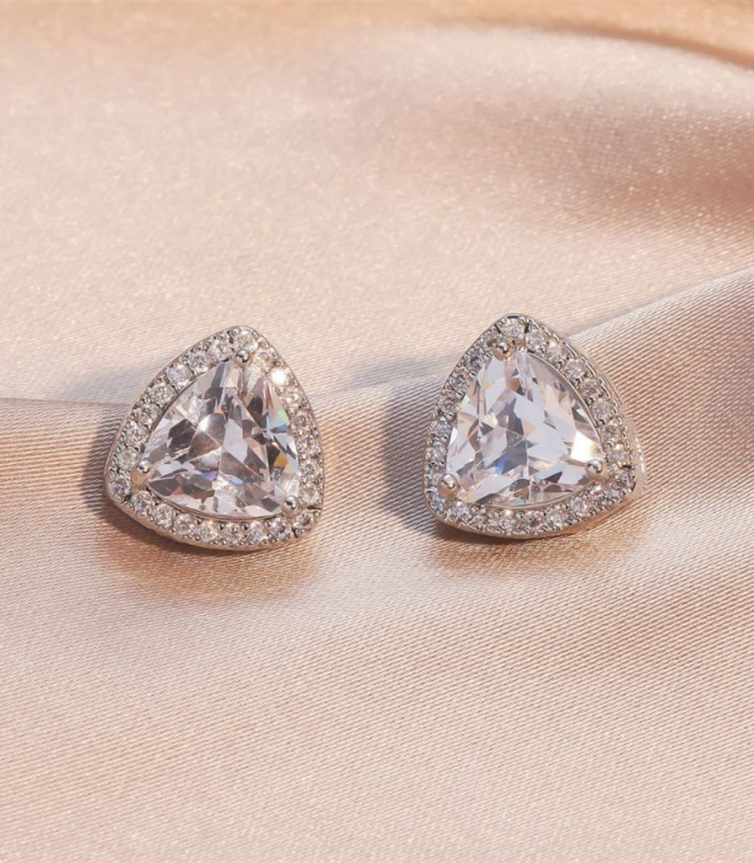 Aretes Silver Triangular Stud