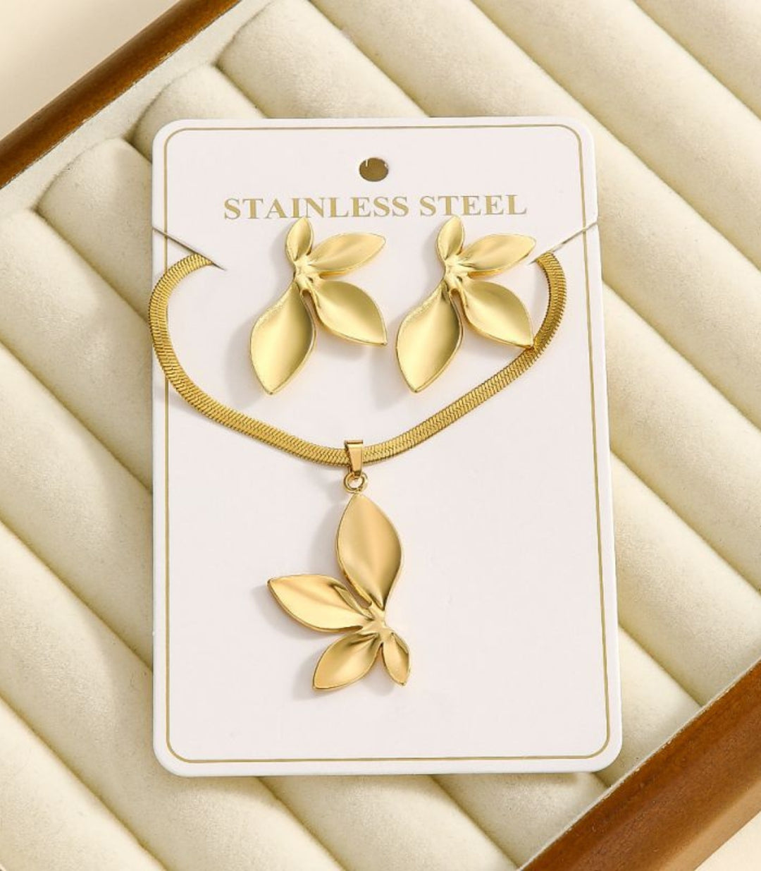 Collar y Aretes Set Hojas