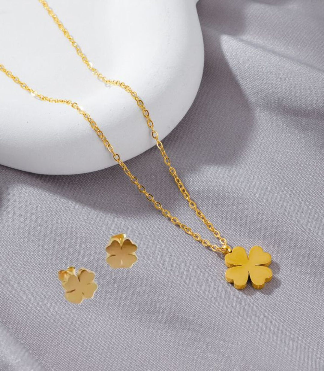 Collar y aretes set clover