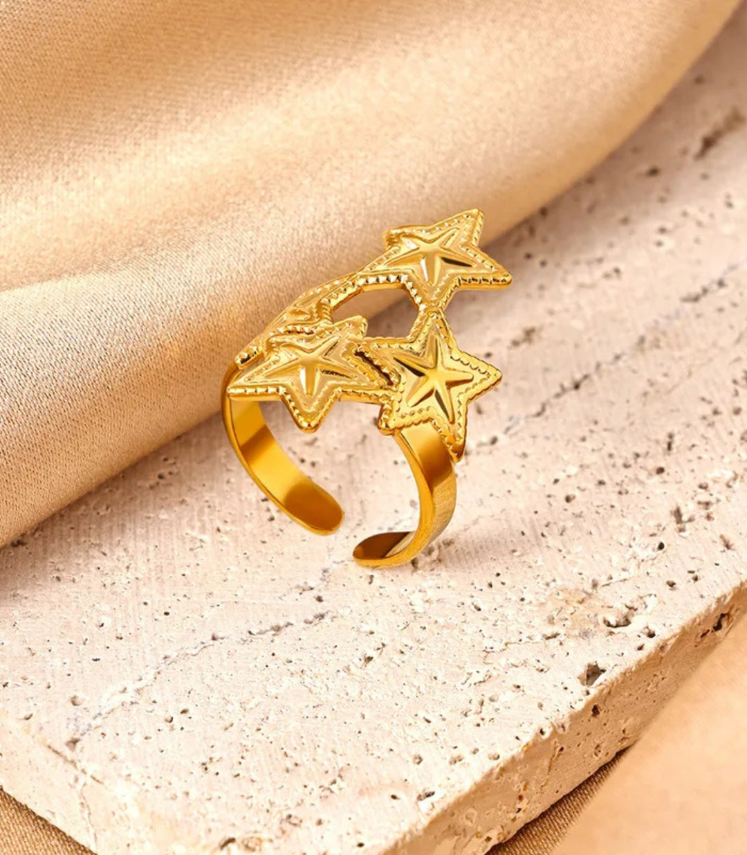 Anillo estrellas doradas