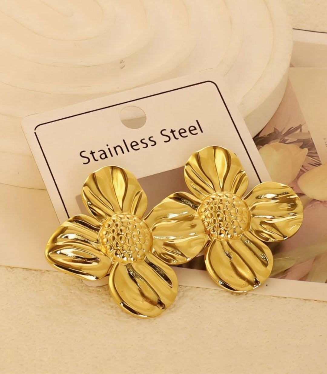Aretes flores doradas