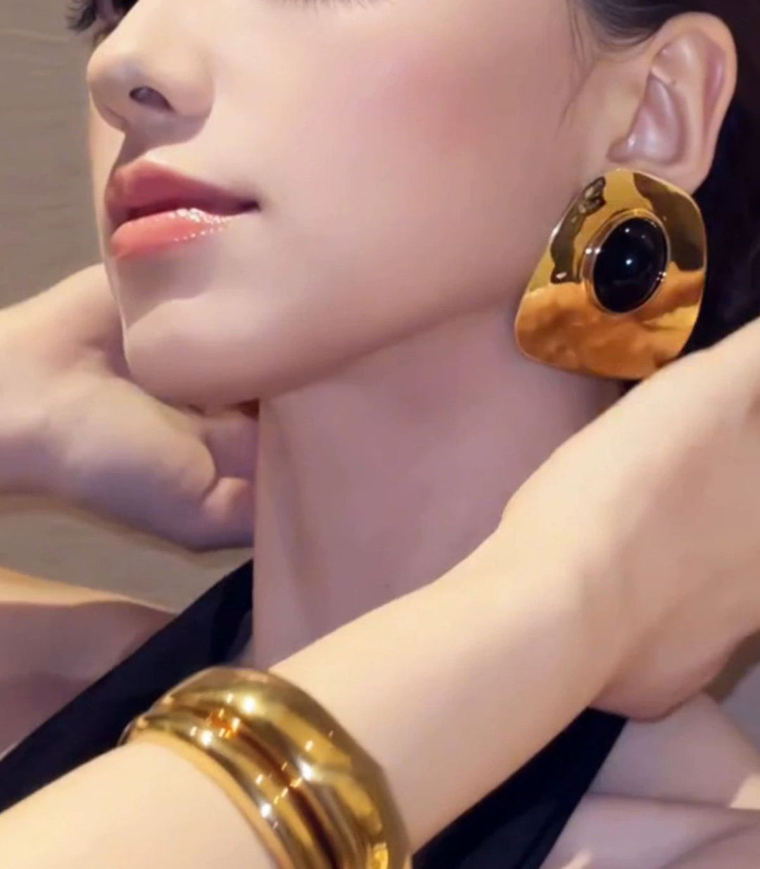 Aretes Black Textured Geometric