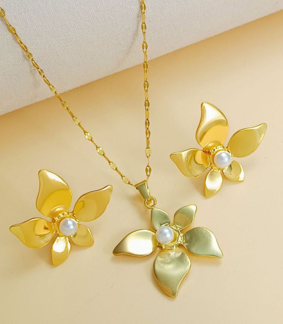 Collar y aretes set flores con perlas
