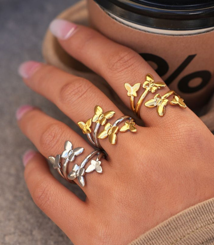 Anillo dorado mariposas