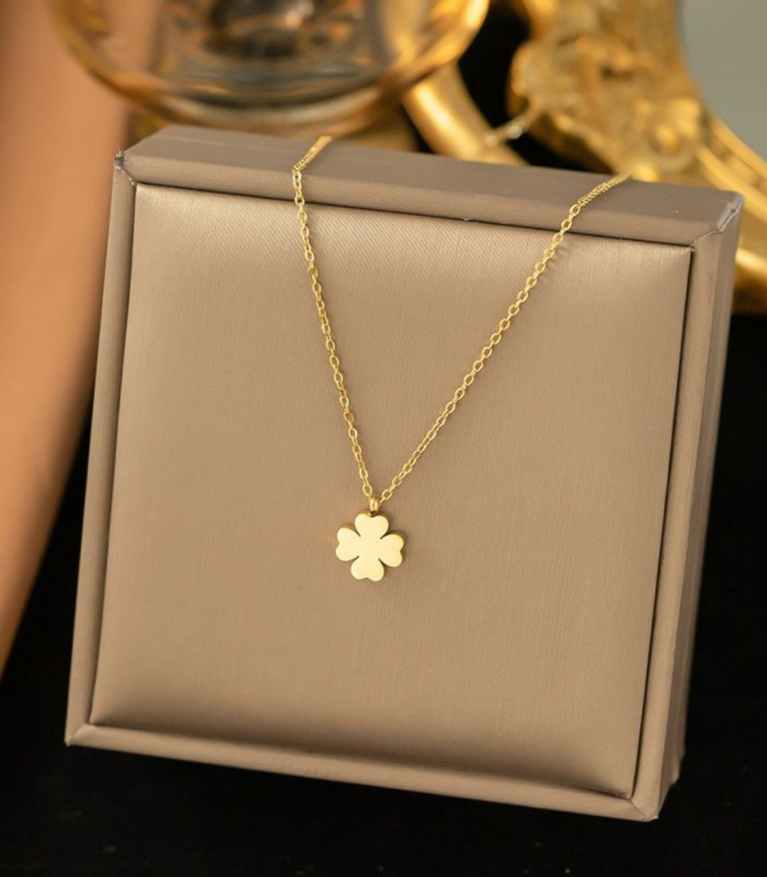 Collar Clover