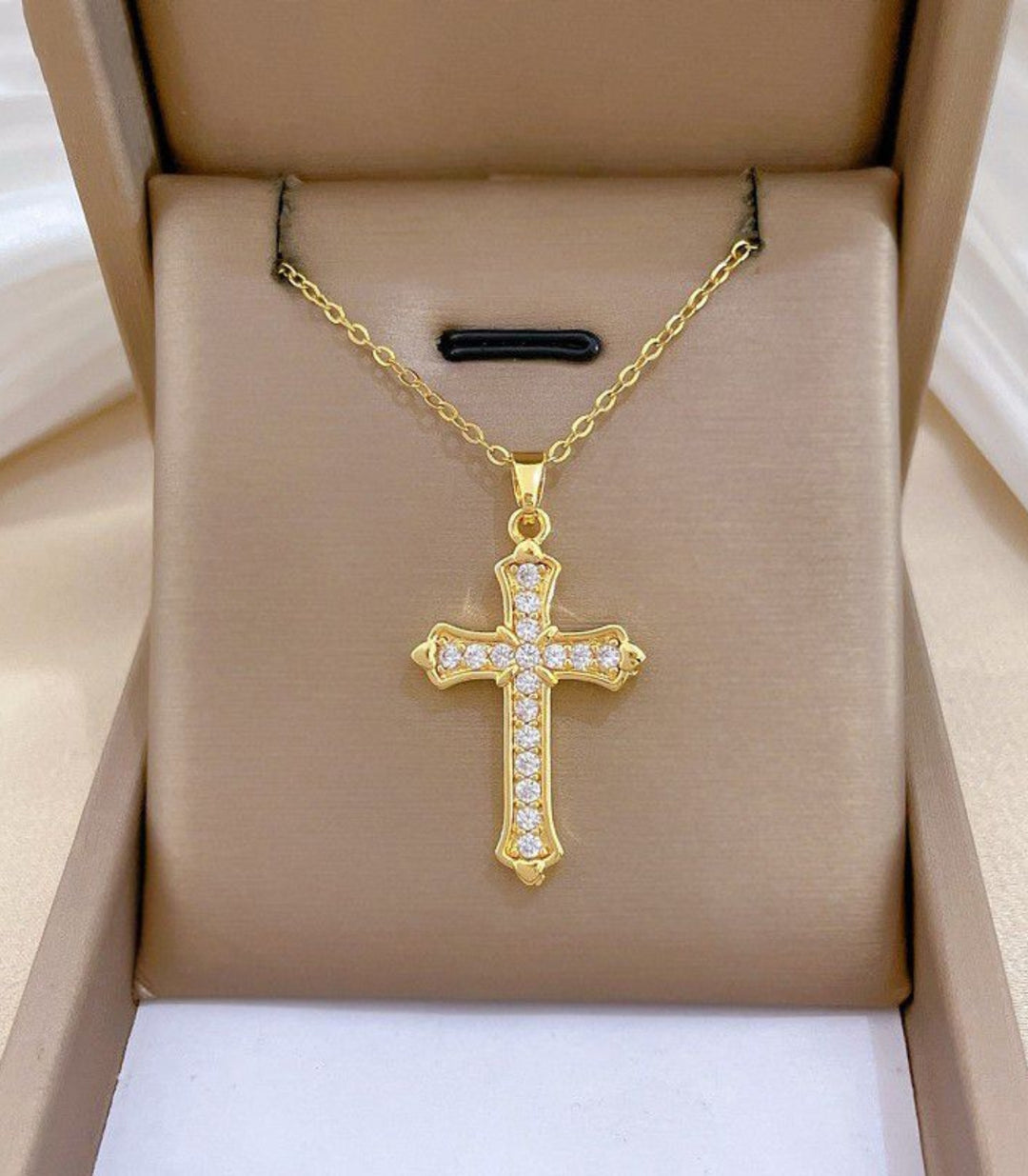 Collar Diamond Cross