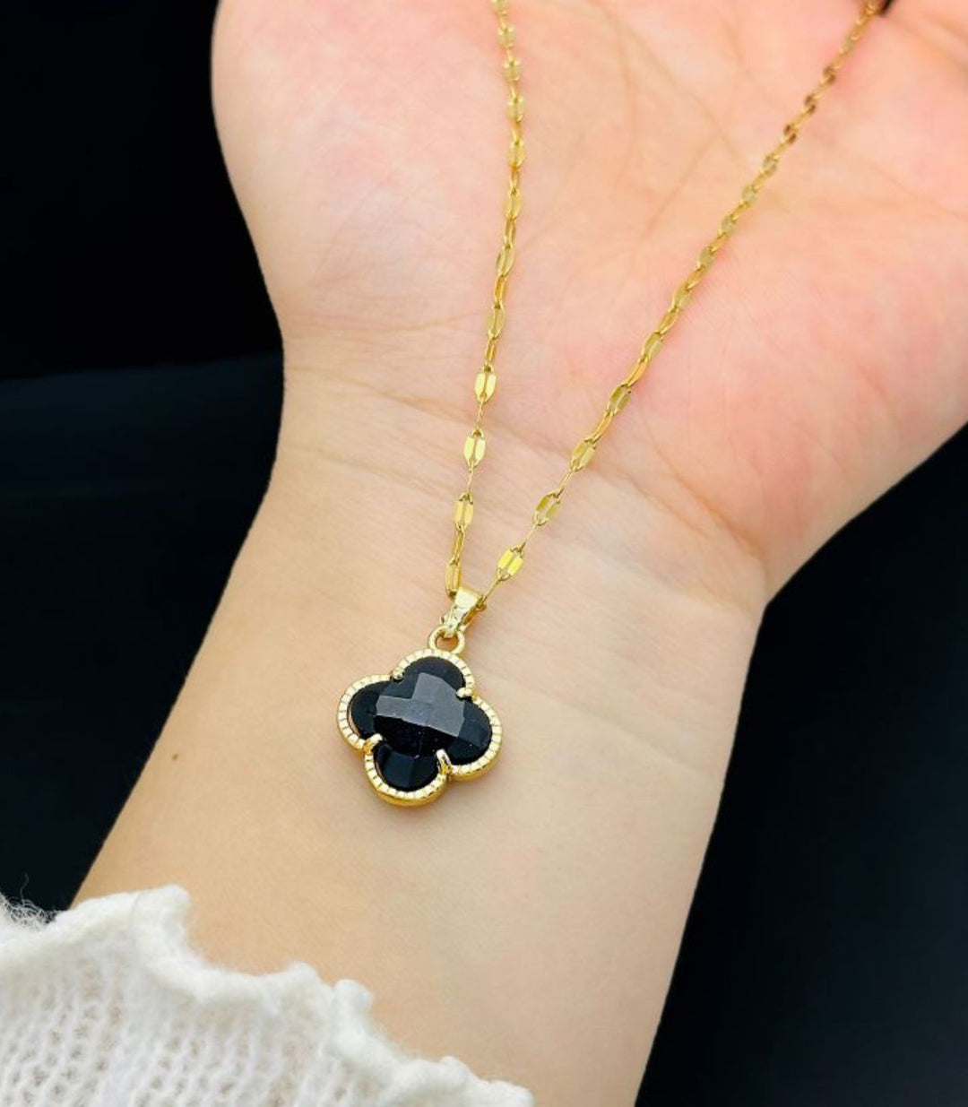 Collar Clover negro