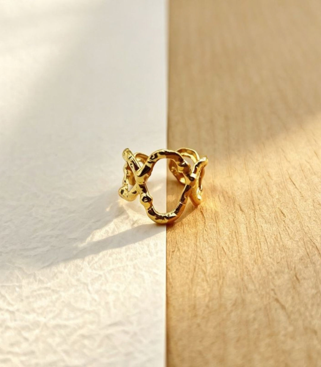 Anillo Dorado Lava Texture