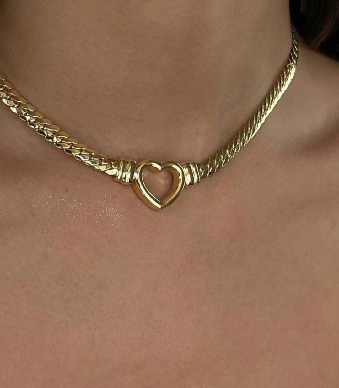 Collar dorado corazón