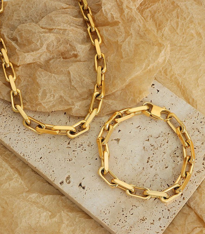 Brazalete dorado geométrico