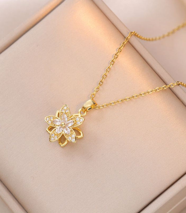 Collar Diamond Rotating Flower
