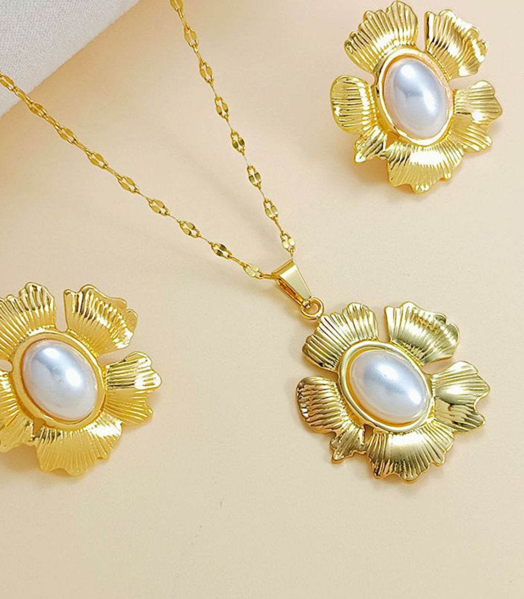 Collar y aretes set oval perlas
