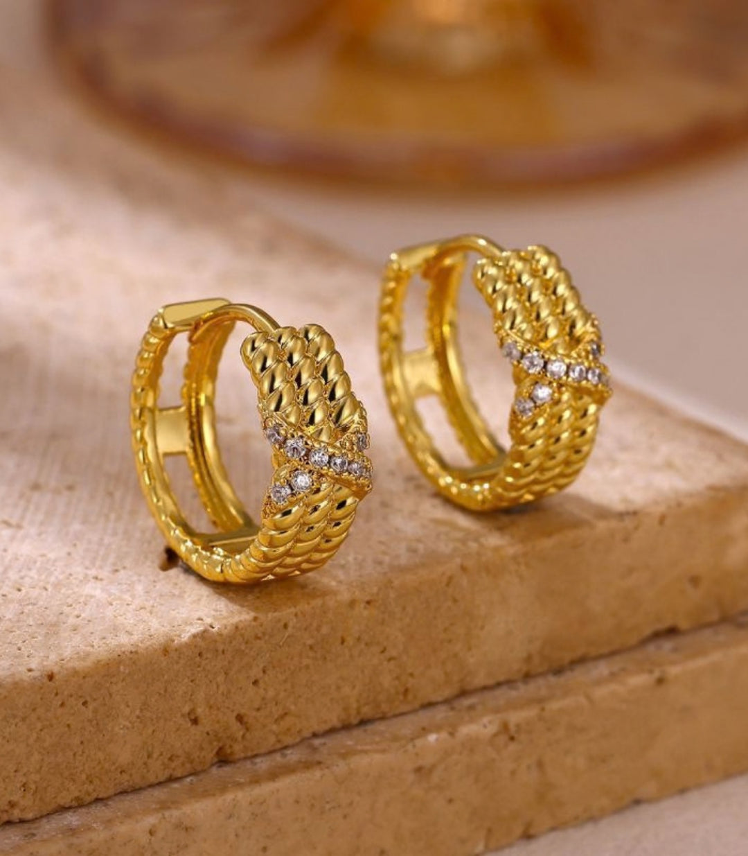 Aretes Round Zircon Cross
