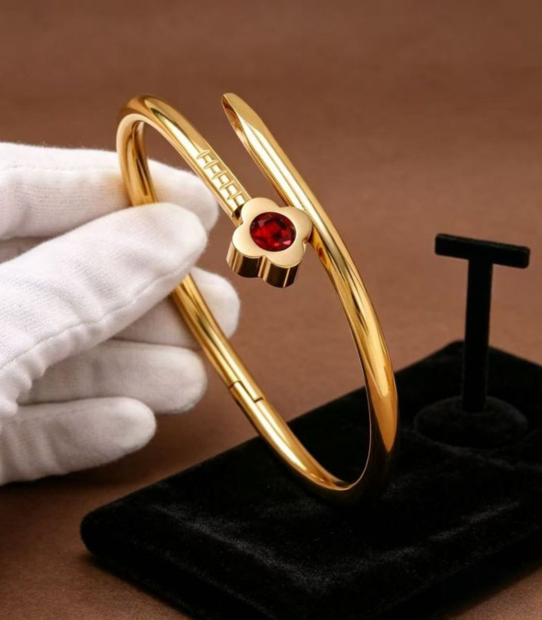 Brazalete Red Zircon Clover