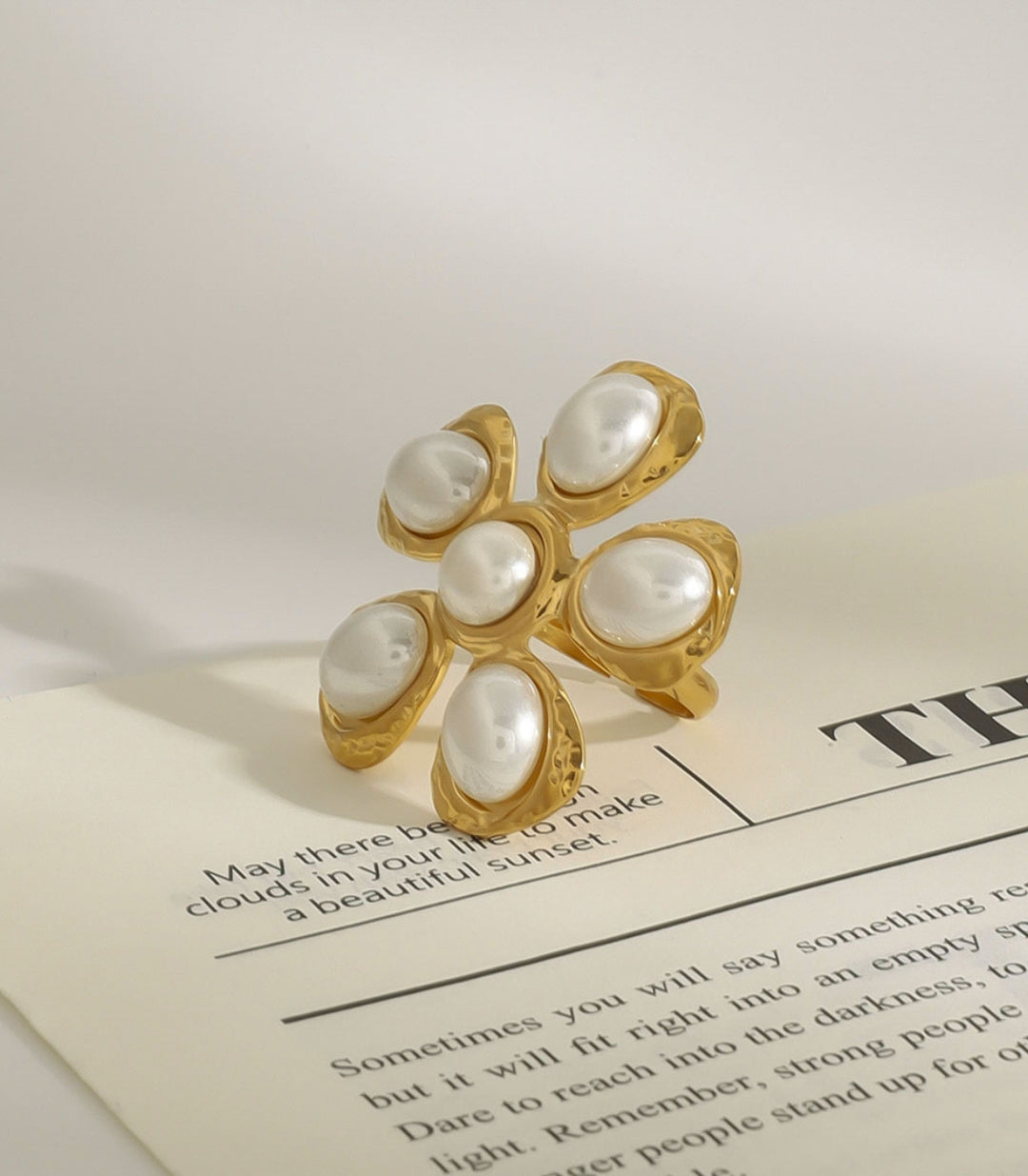Anillo pearl flower