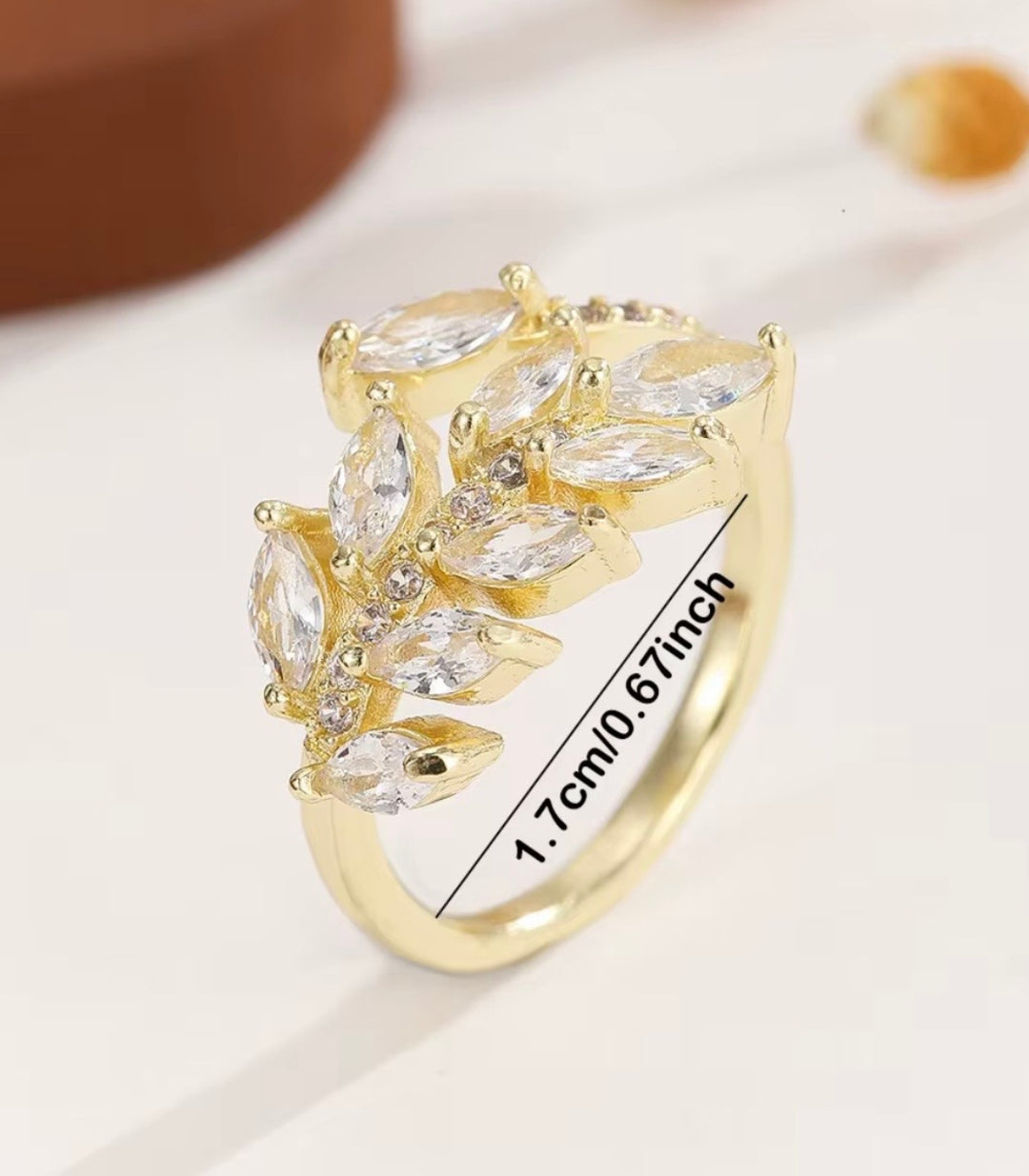 Anillo hojas zirconias