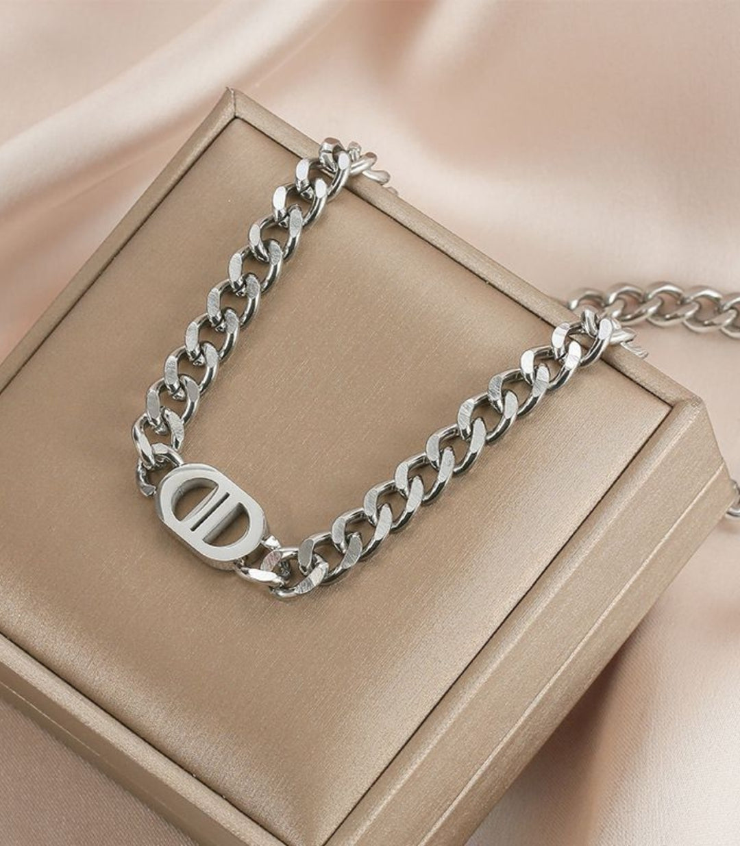 Collar silver letter