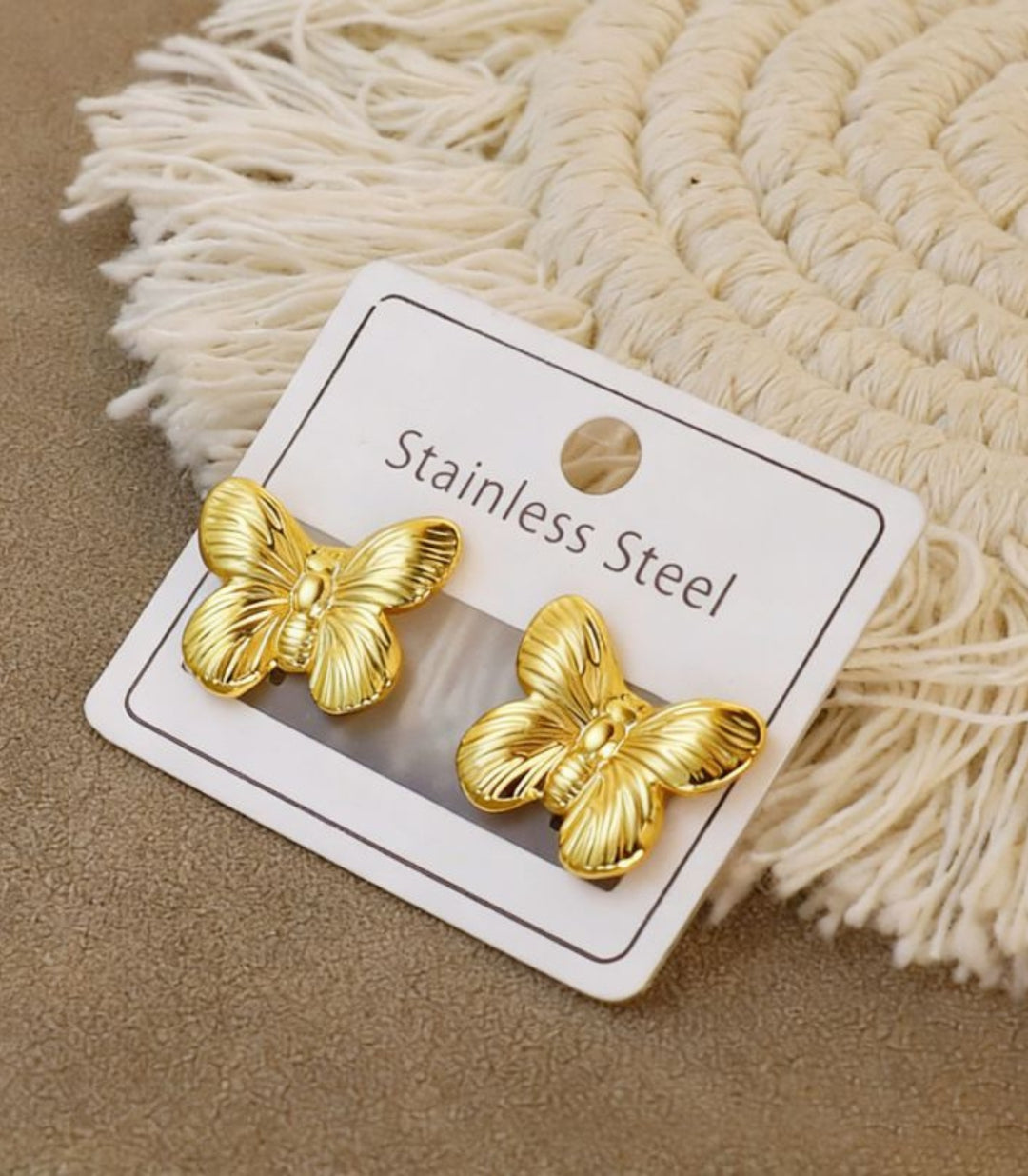Aretes mariposas doradas