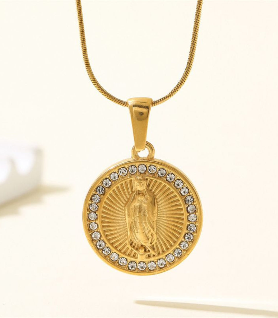 Collar round diamond virgen