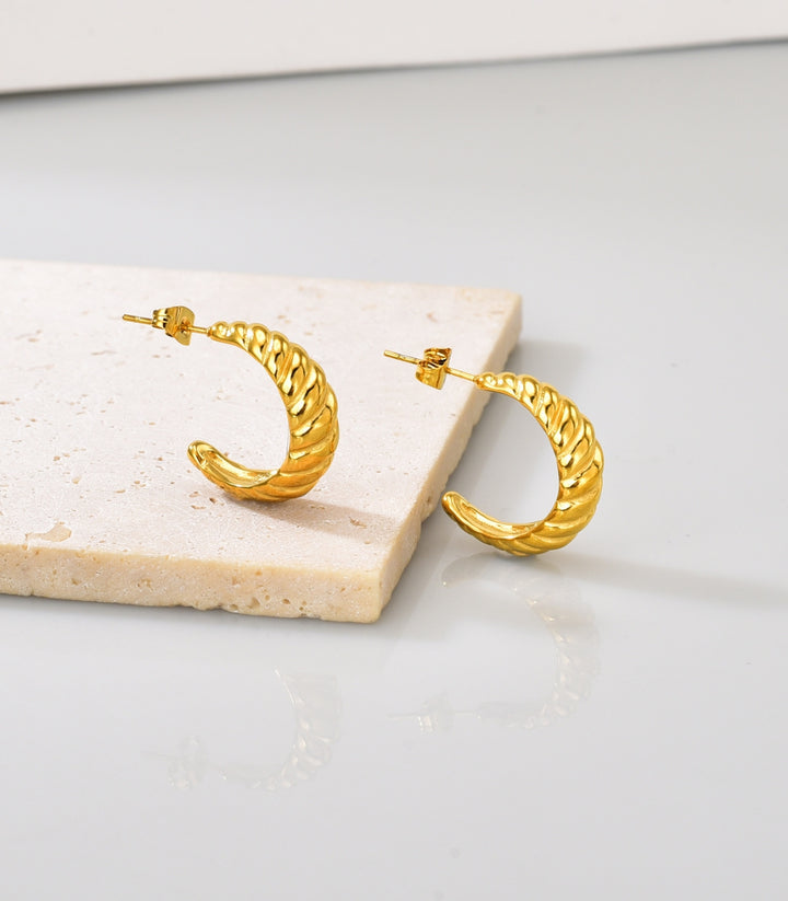 Aretes Geometric Croissant 18k