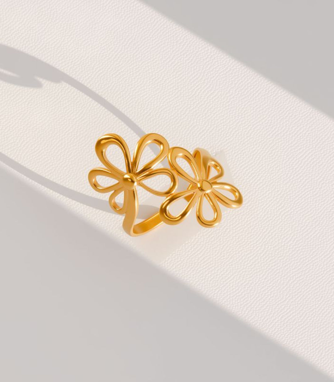 Anillo flores doradas