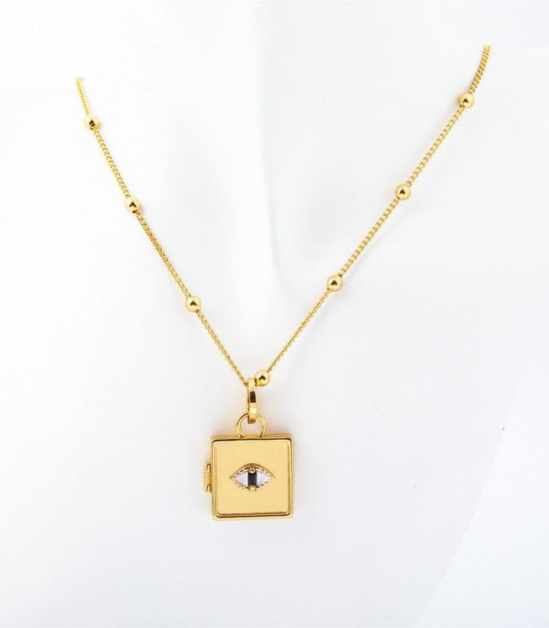 Collar eye opening square