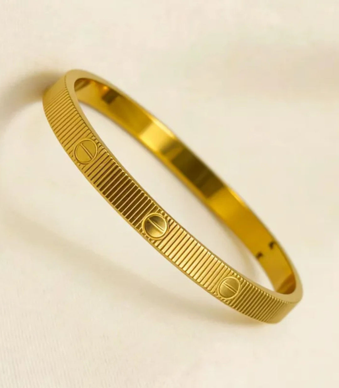 Brazalete love 2 dorado