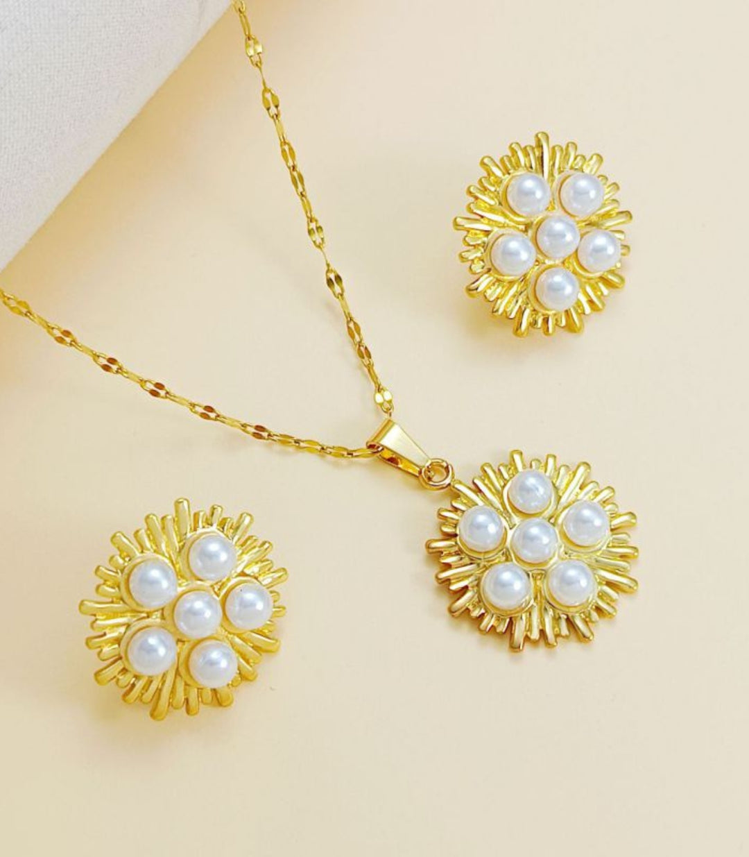 Collar y aretes set con perlas