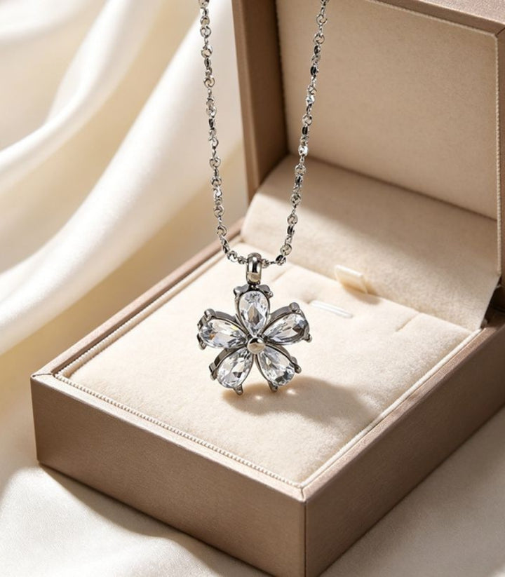 Collar Silver Flower Petal 18K