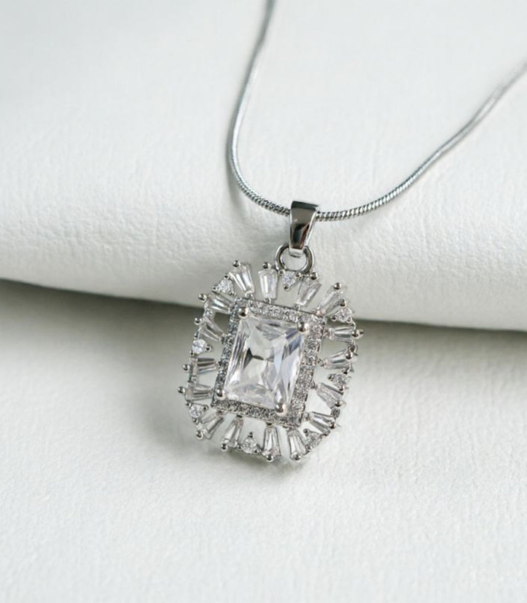 Collar Cuadro con Zirconias Plata