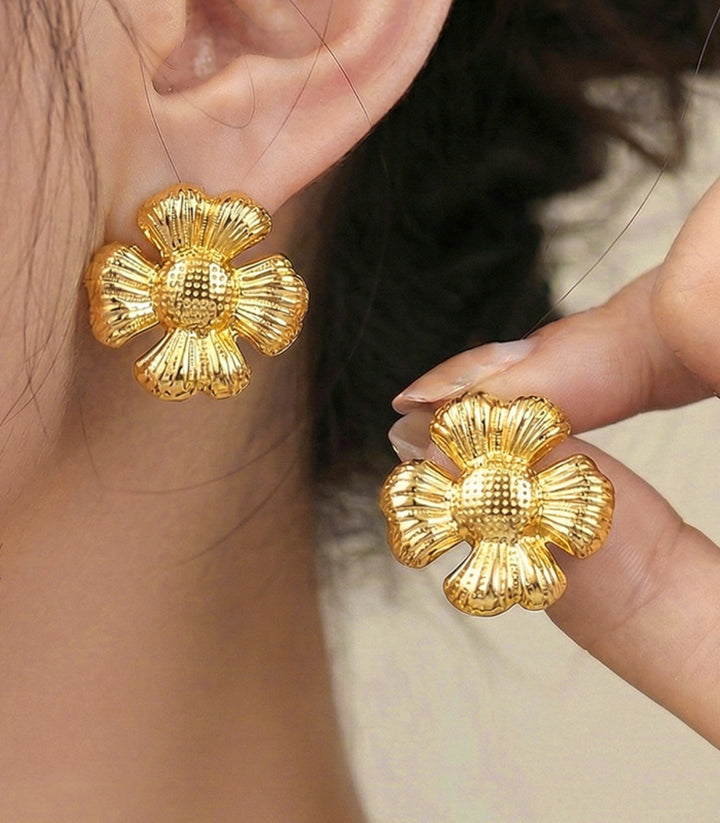 Aretes flor dorada